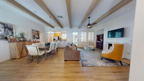 LV314 Stylish 3BR-4BA Legacy Villas Townhome